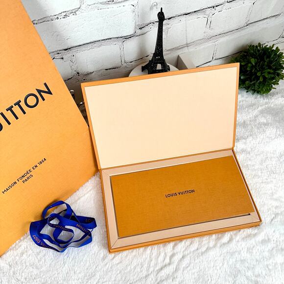 Louis Vuitton Gift Card Box, shopping bag, note card envelope and ribbon set - Picture 2 of 9